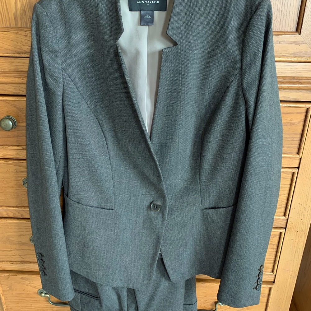 Ann Taylor Suit Size 10
